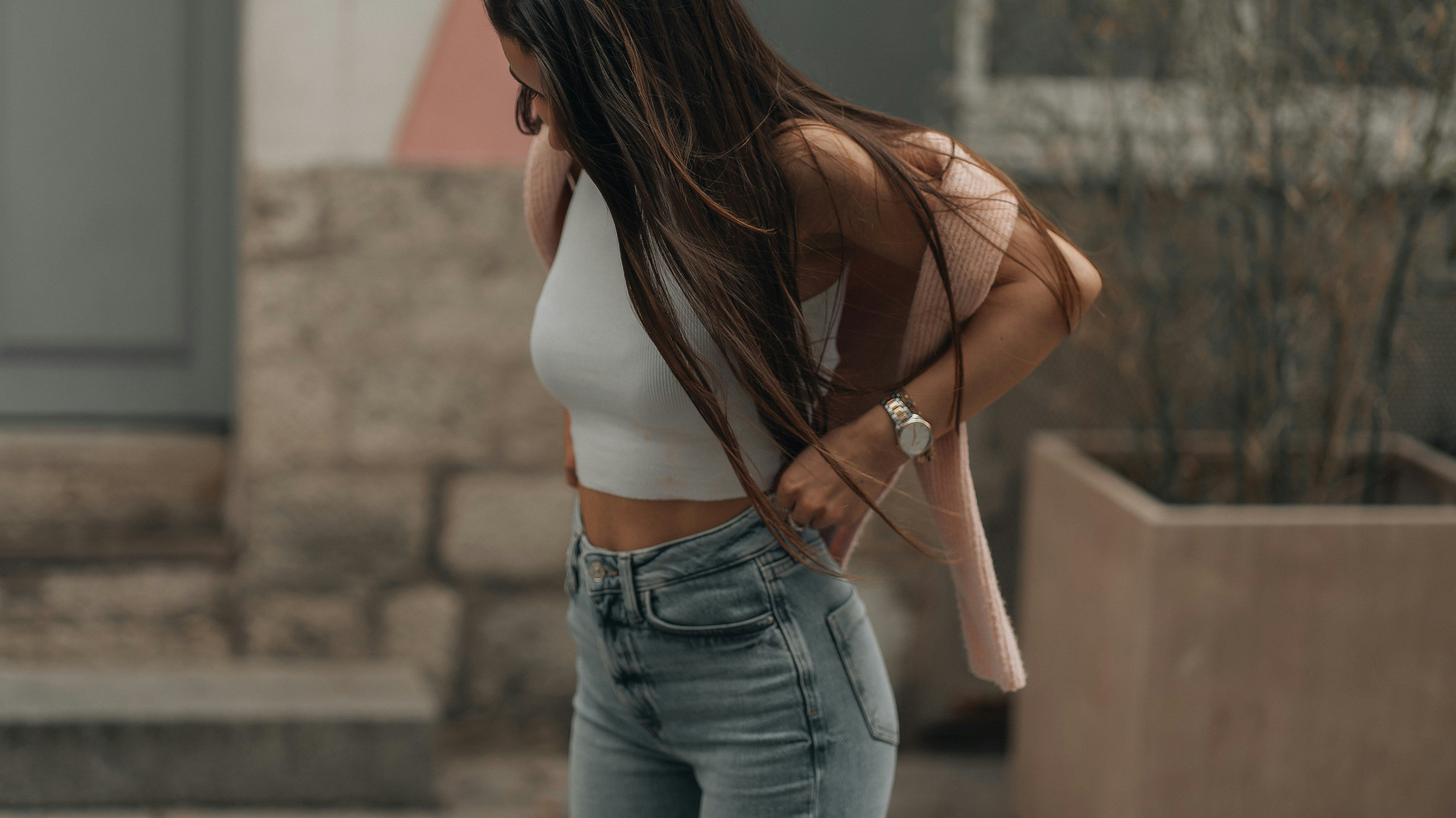 7 Purse-Free Hacks Every Woman Needs to Know