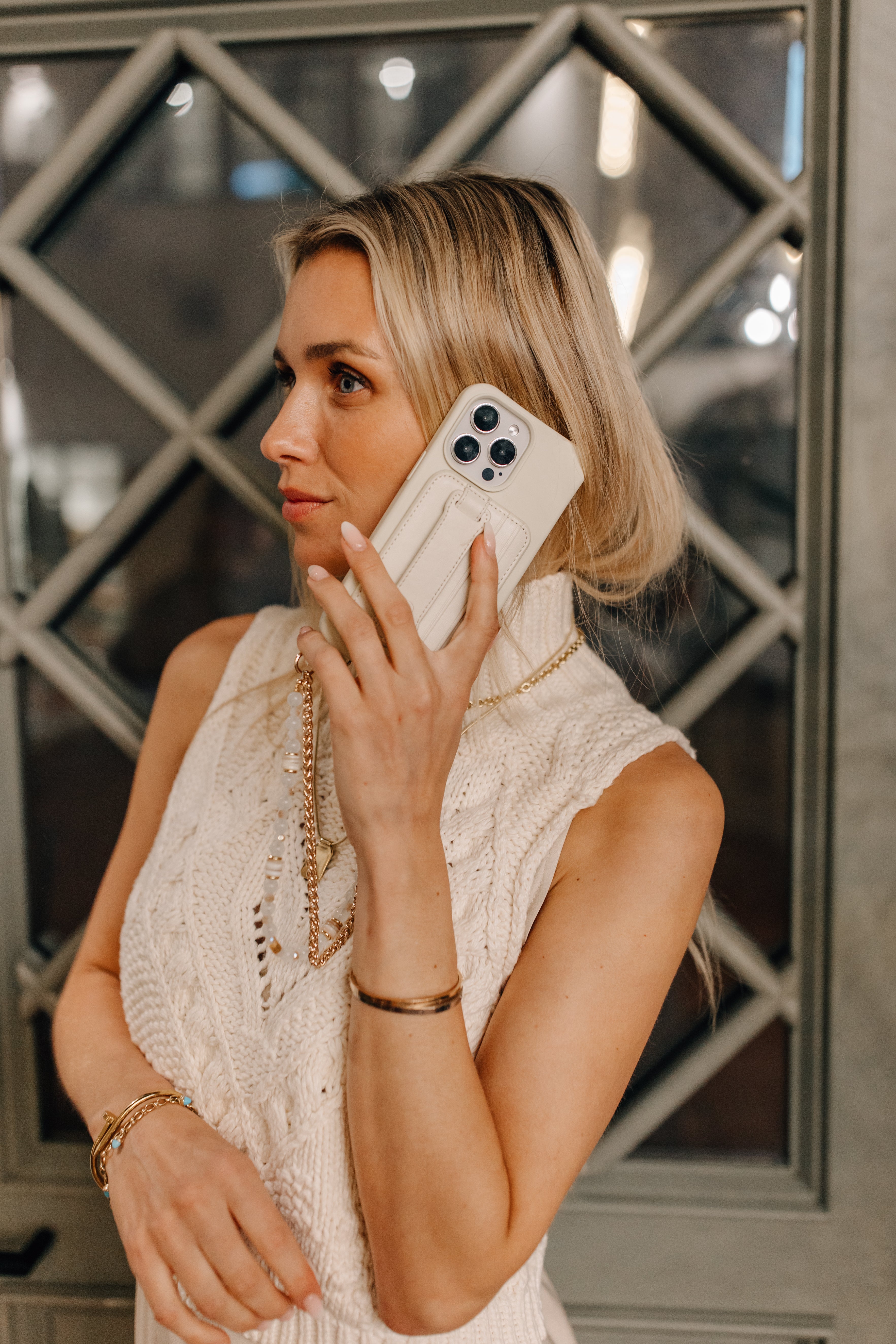 Off White Hoop Phone Wallet - MagSafe (RFID) – THE CÆP